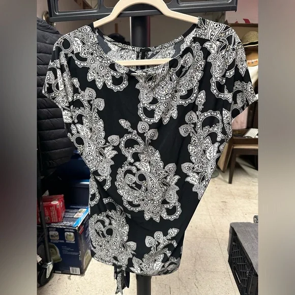 Ladies Top - Picture 1 of 5